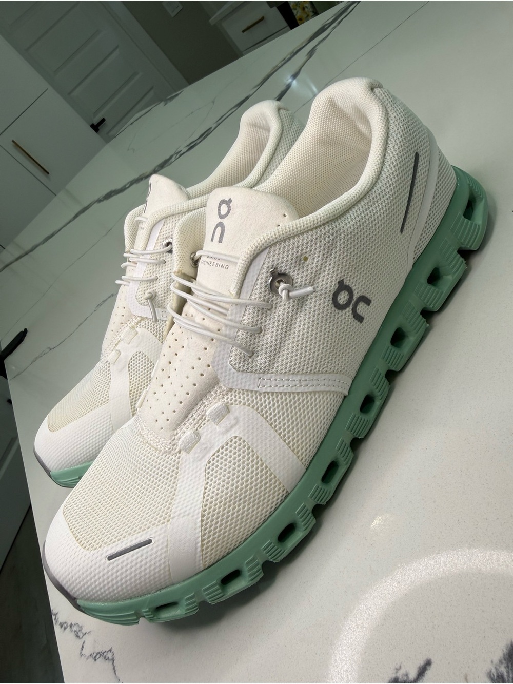 On Running Cloud 5 Men's Size 8.5 White Green Mint CloudTec Sneakers
